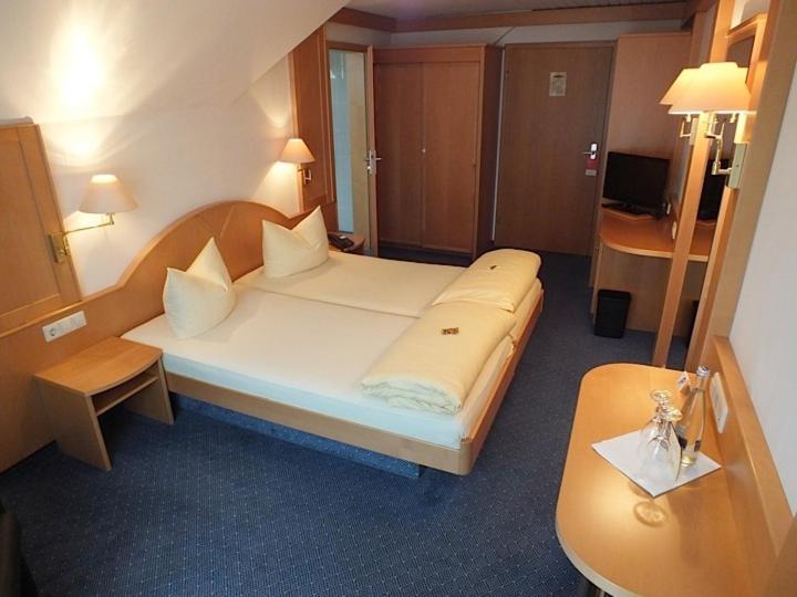 Achkarrer Krone Hotel Achkarren ภายนอก รูปภาพ