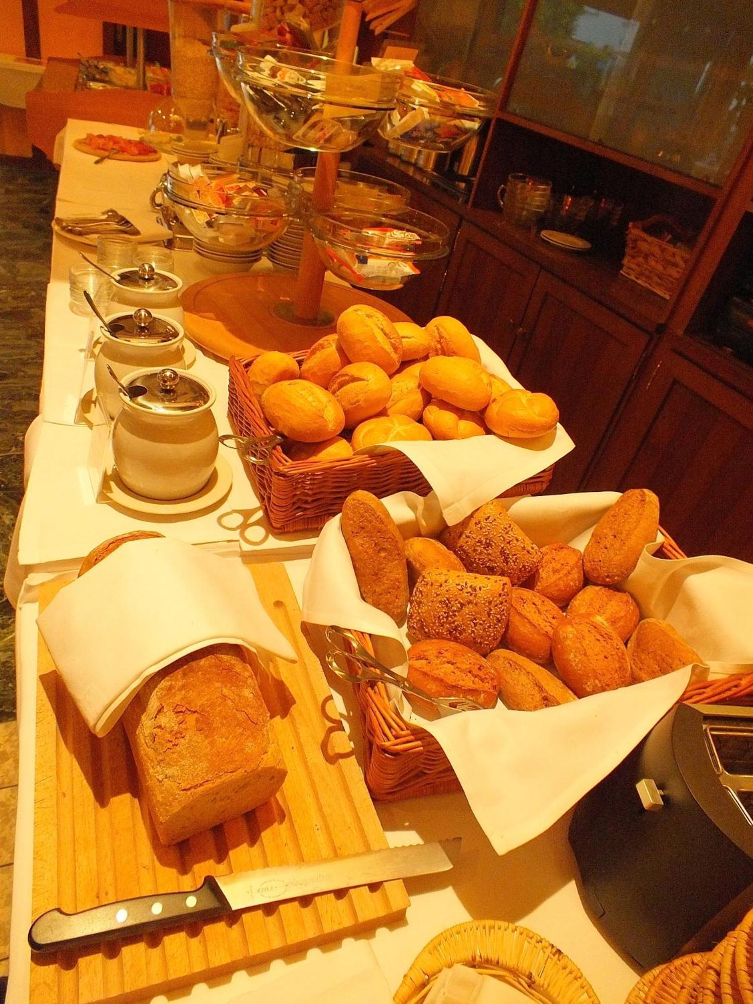 Achkarrer Krone Hotel Achkarren ภายนอก รูปภาพ